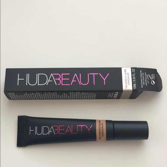 Huda Beauty Concealer - Picture 1 of 2